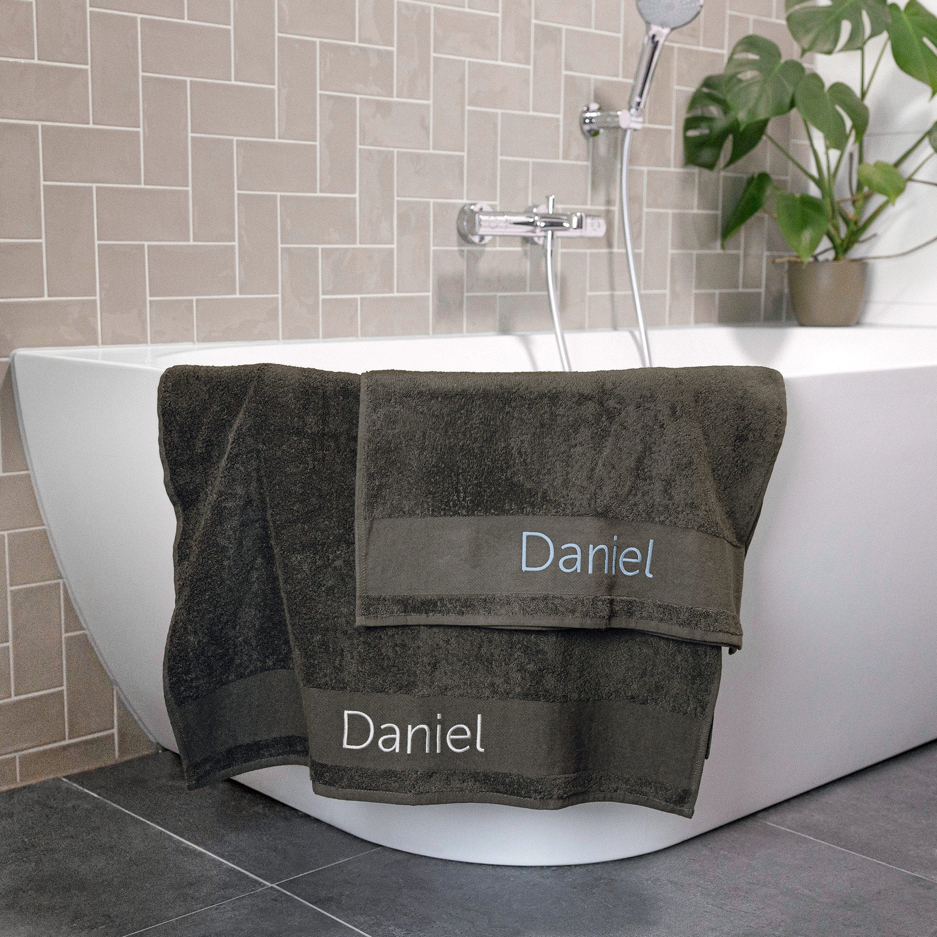 Personalised towel - Embroidered - Grey - 50 x 100 cm